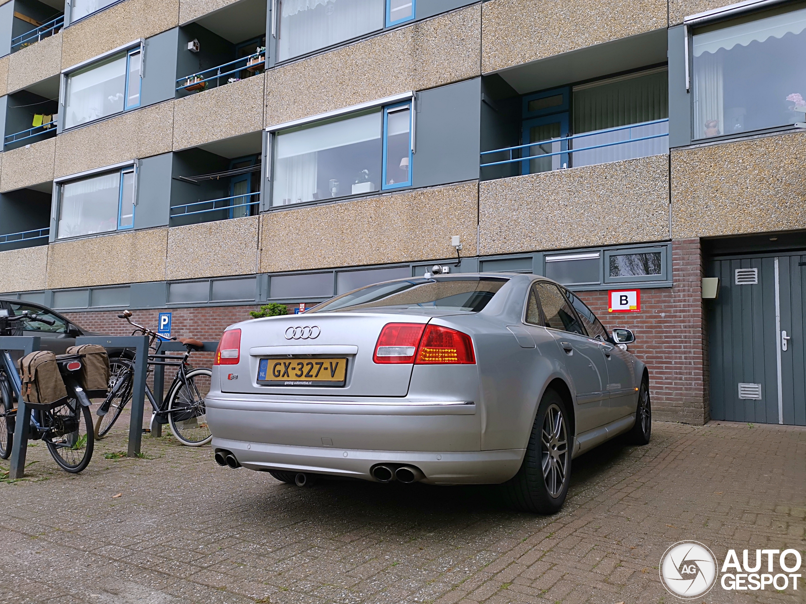 Audi S8 D3