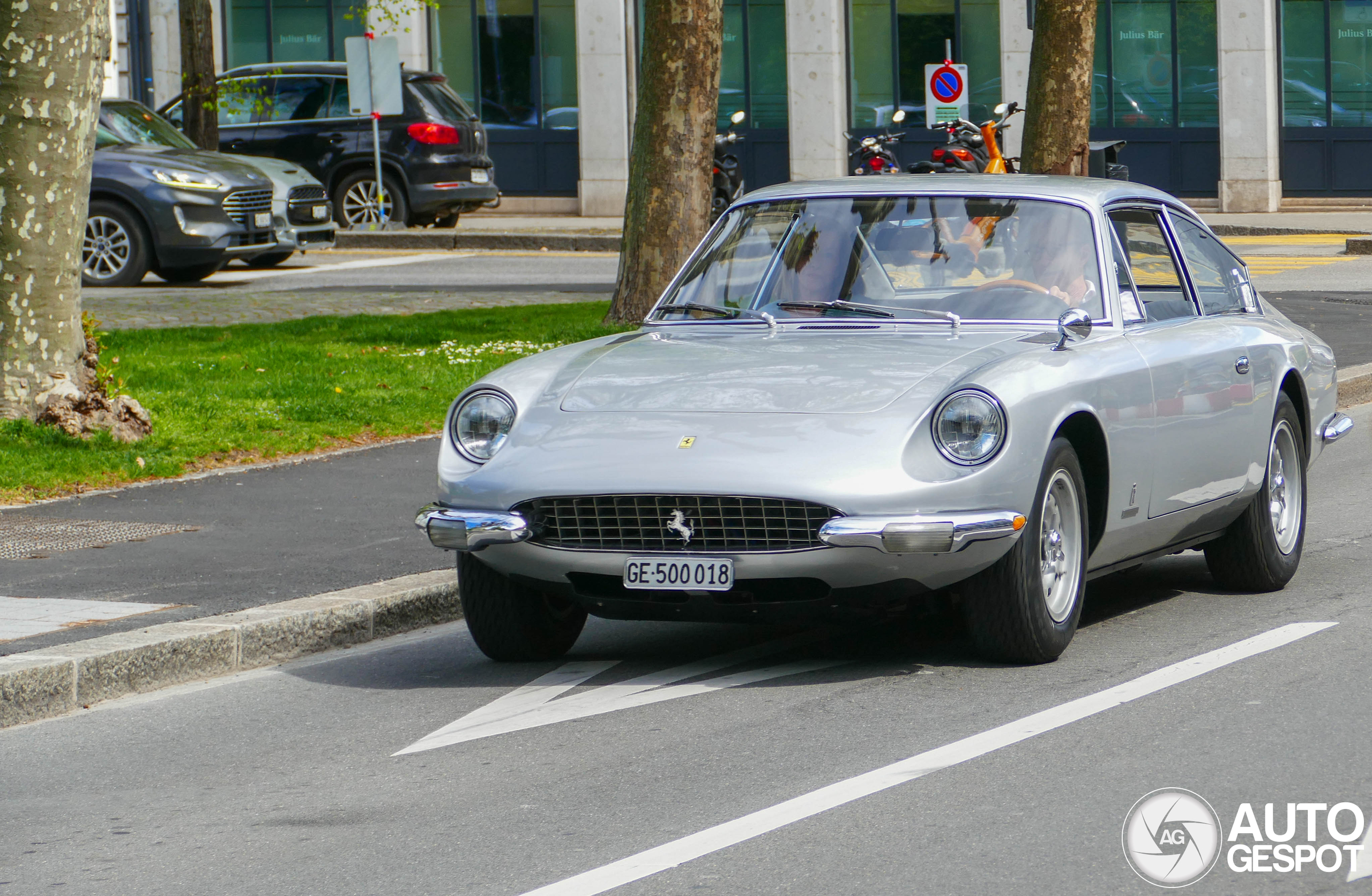 Ferrari 330 GT 2+2 Series I
