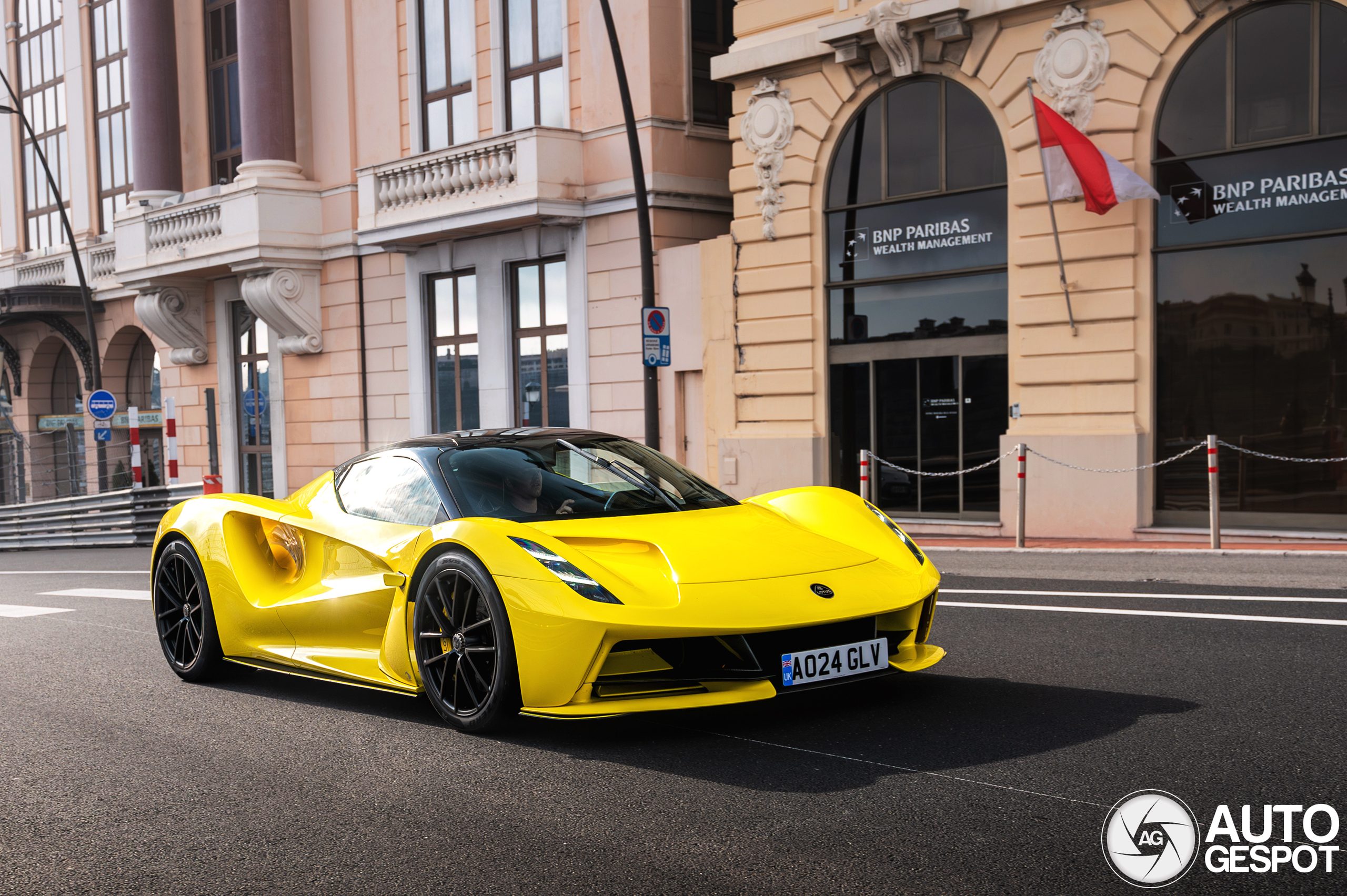 Lotus Evija flaneert in Monaco