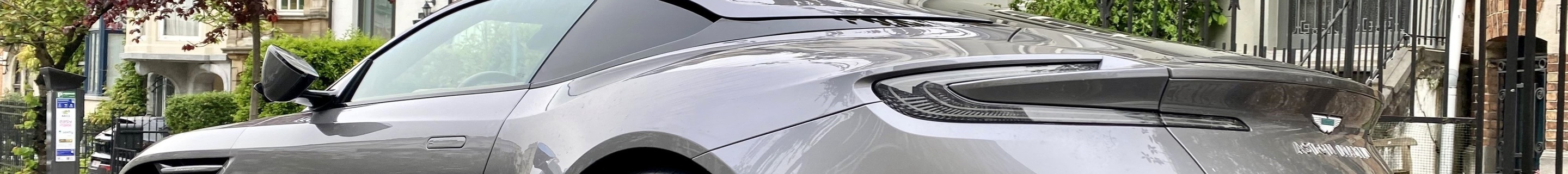 Aston Martin DB12
