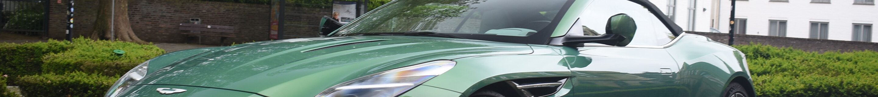 Aston Martin DB12 Volante