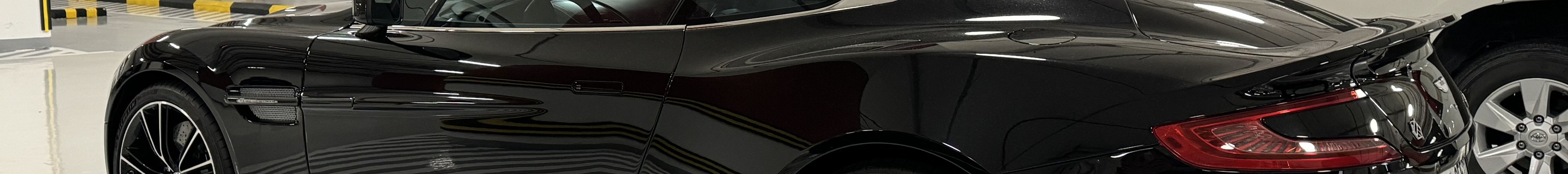 Aston Martin Vanquish 2015 Carbon Black Edition