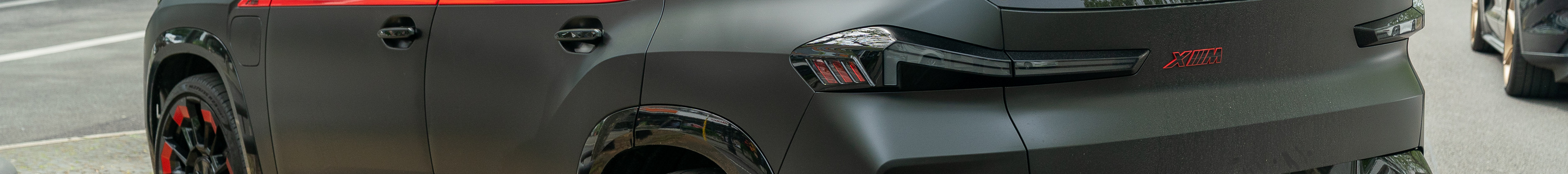 BMW XM G09 Label Red