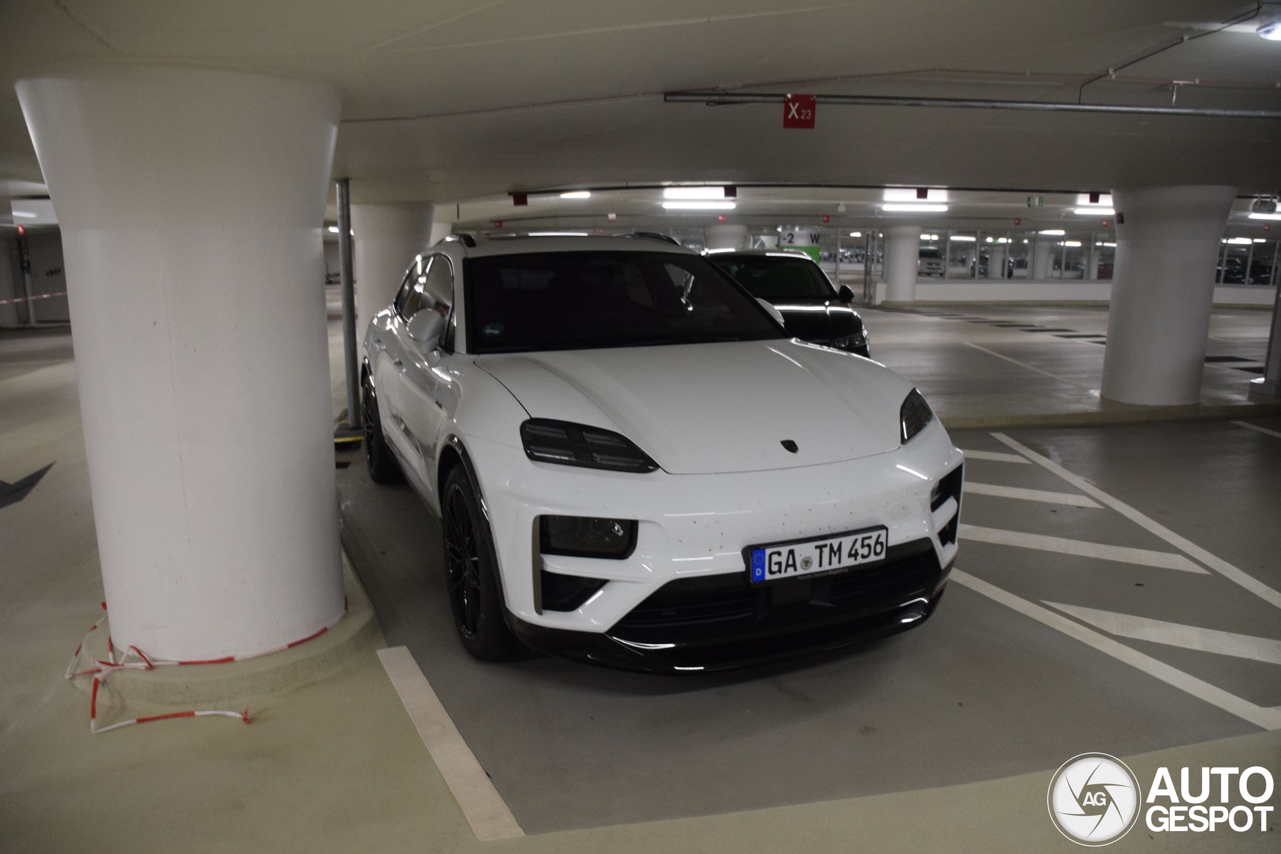 Porsche Macan EV Turbo