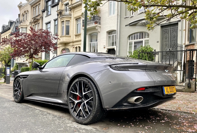 Aston Martin DB12