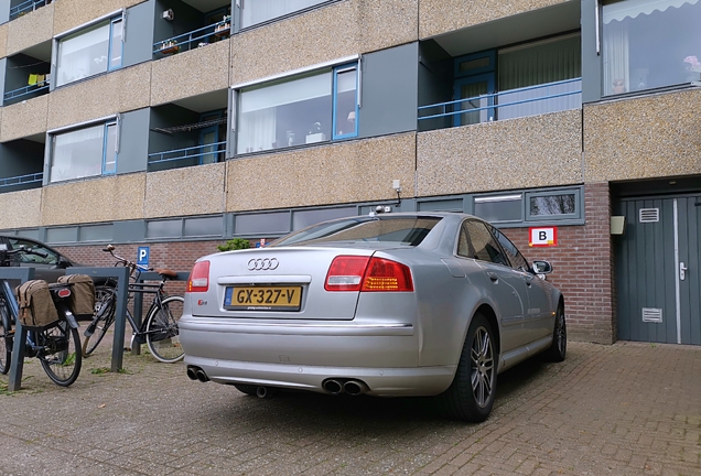 Audi S8 D3