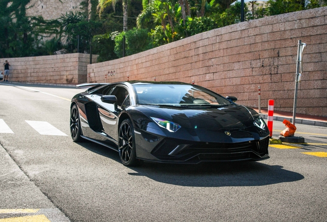Lamborghini Aventador S LP740-4