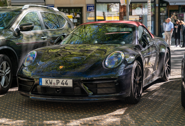 Porsche 992 Carrera 4 GTS Cabriolet