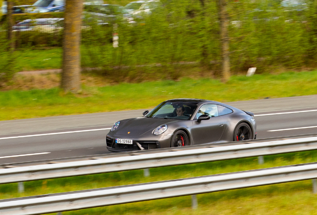 Porsche 992 Carrera 4 GTS