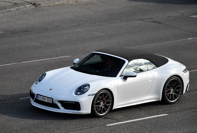 Porsche 992 Carrera 4S Cabriolet