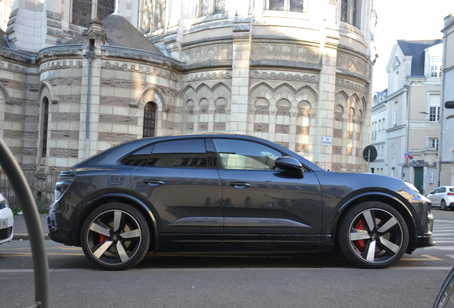 Porsche Macan EV Turbo