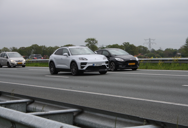 Porsche Macan EV Turbo