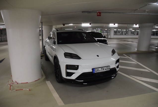 Porsche Macan EV Turbo