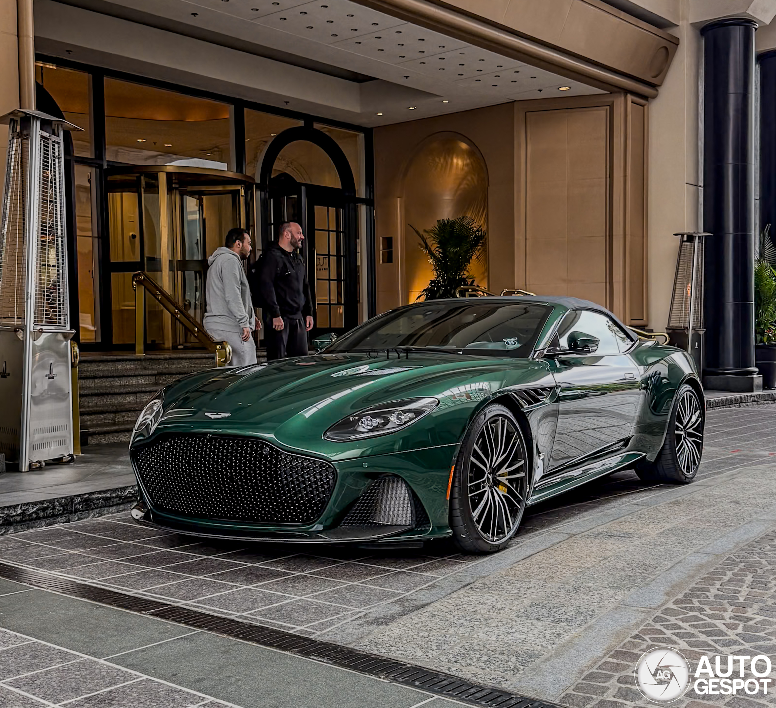 Aston Martin DBS Superleggera Volante