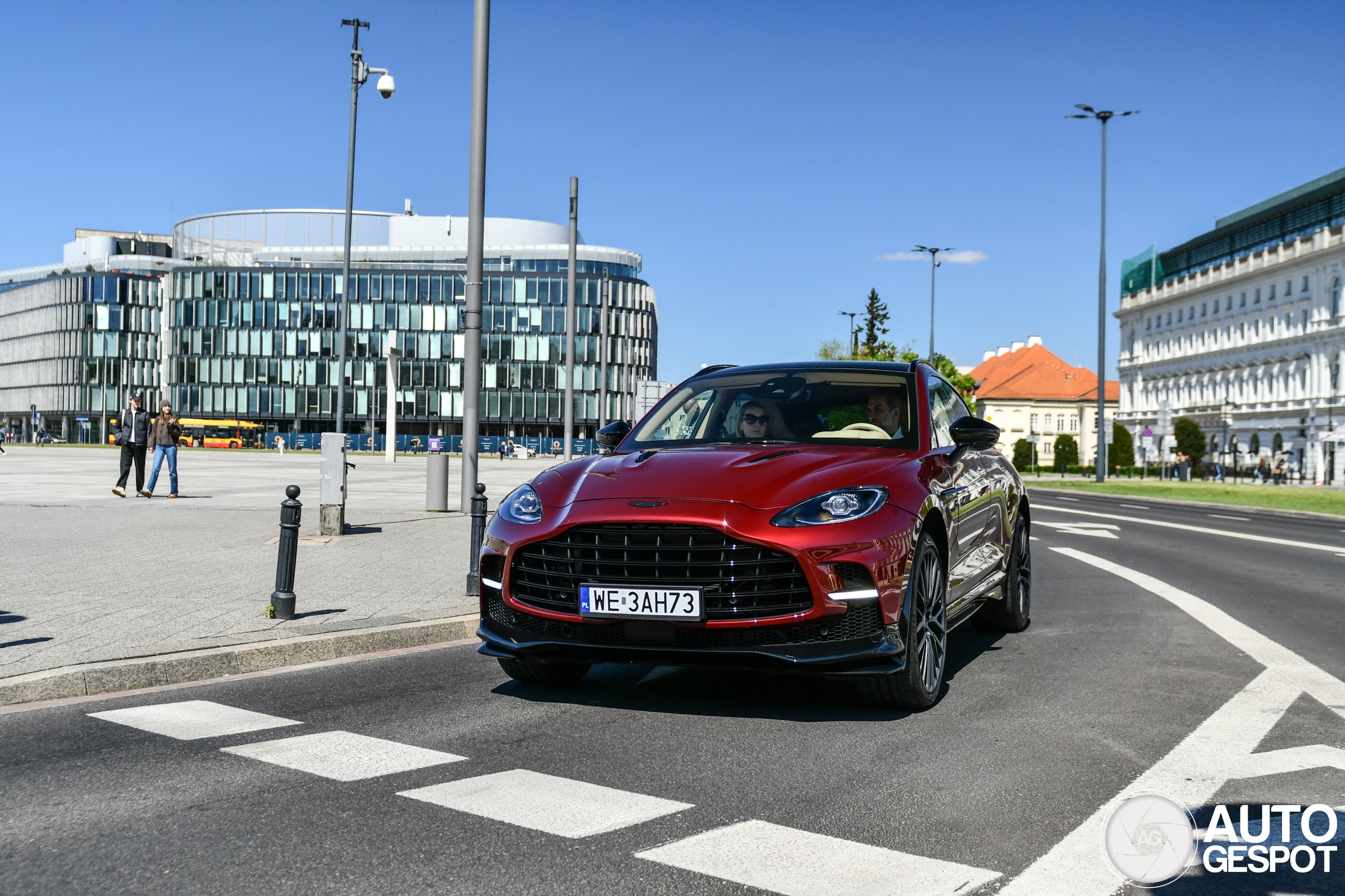 Aston Martin DBX707