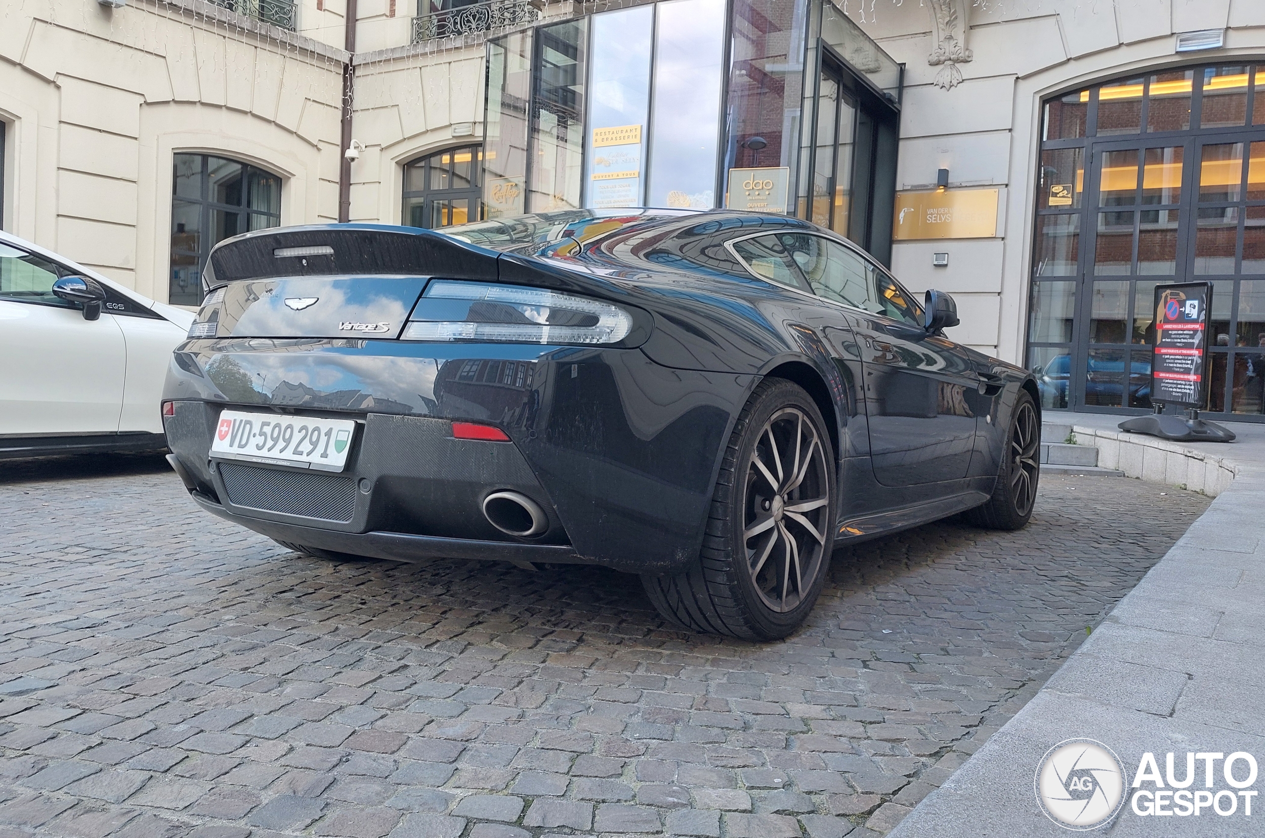 Aston Martin V8 Vantage S