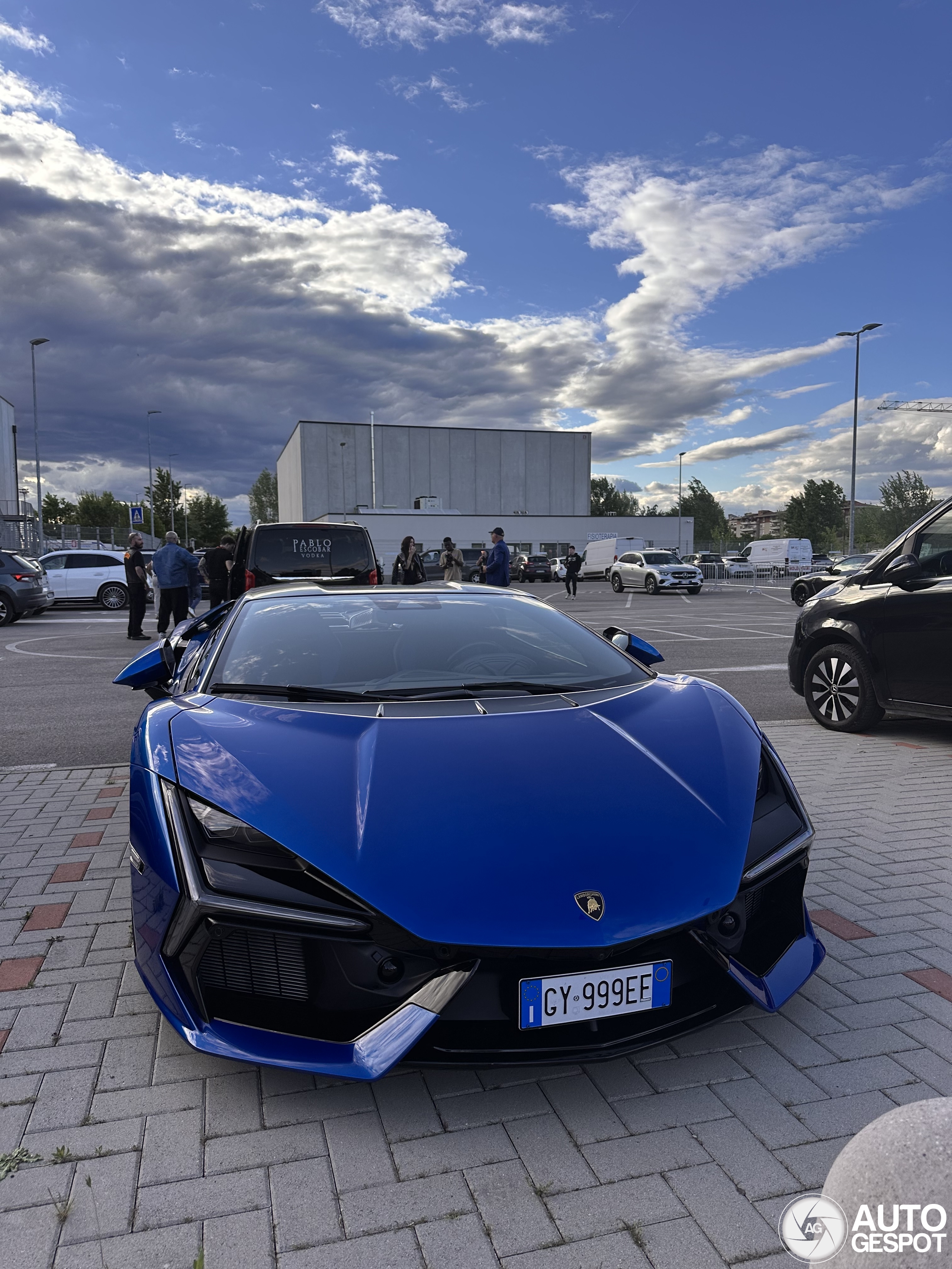 Lamborghini Revuelto