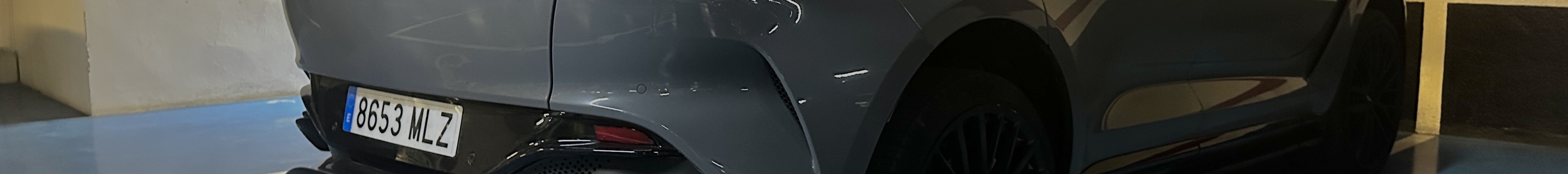 Aston Martin DBX707