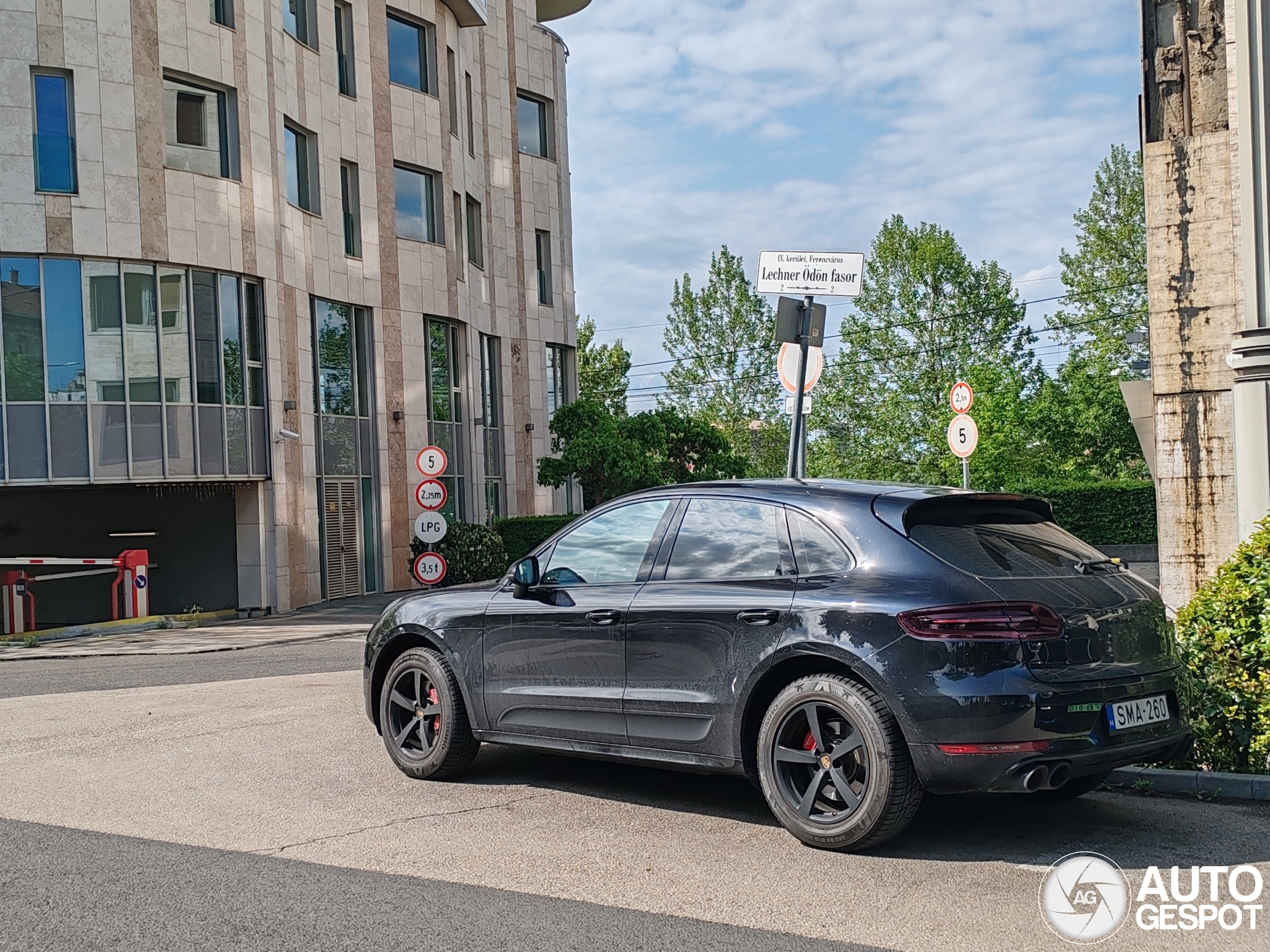 Porsche 95B Macan GTS