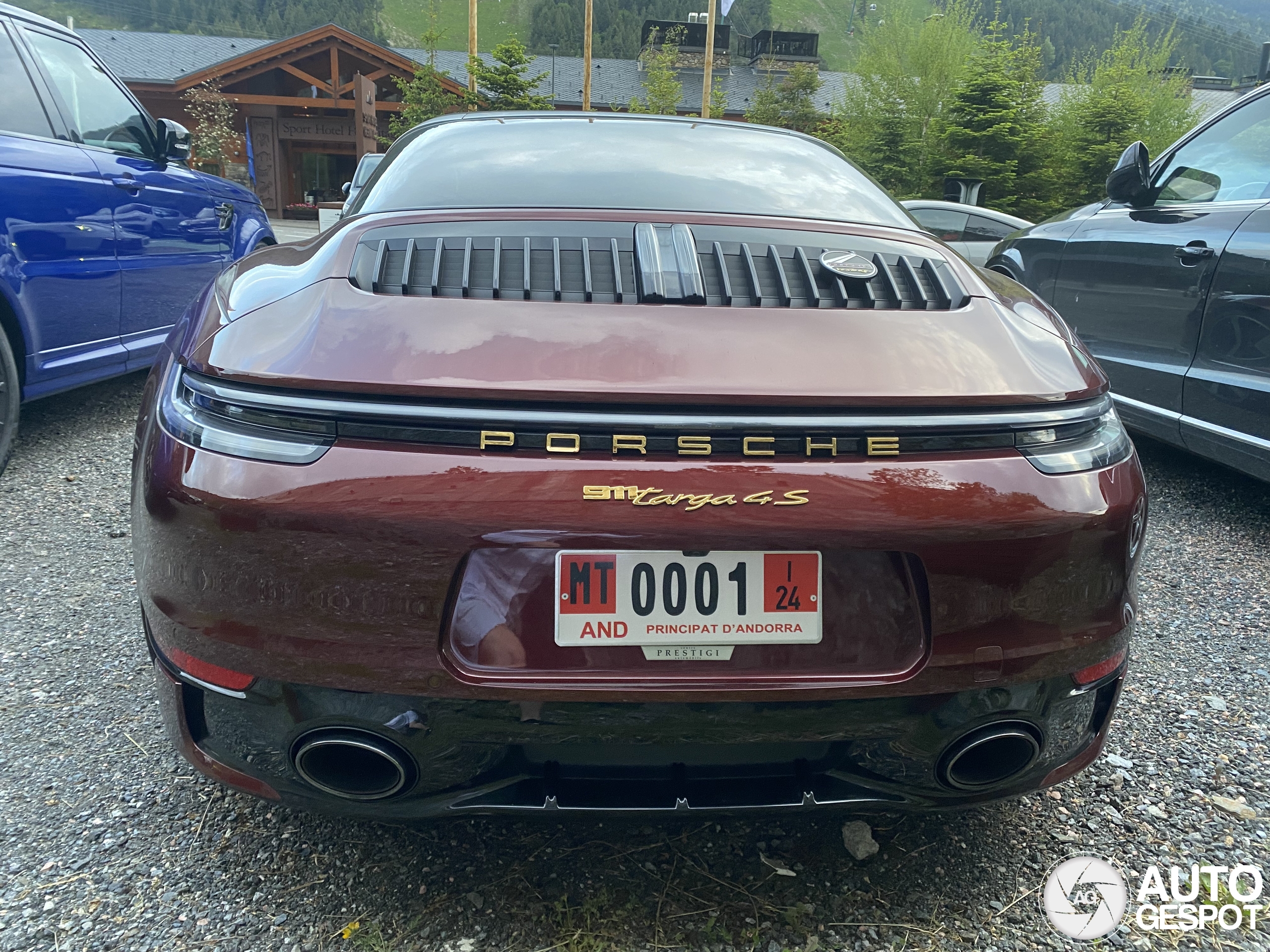 Porsche 992 Targa 4S Heritage Design Edition