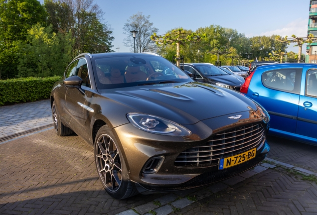 Aston Martin DBX