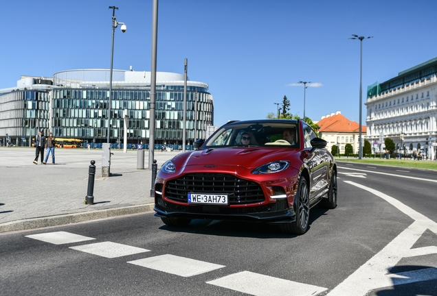 Aston Martin DBX707