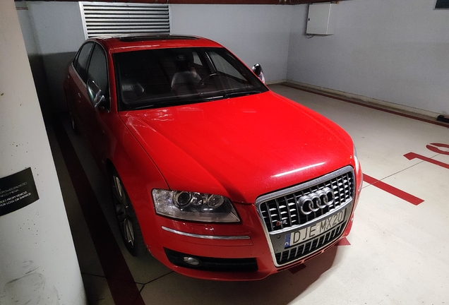 Audi S8 D3