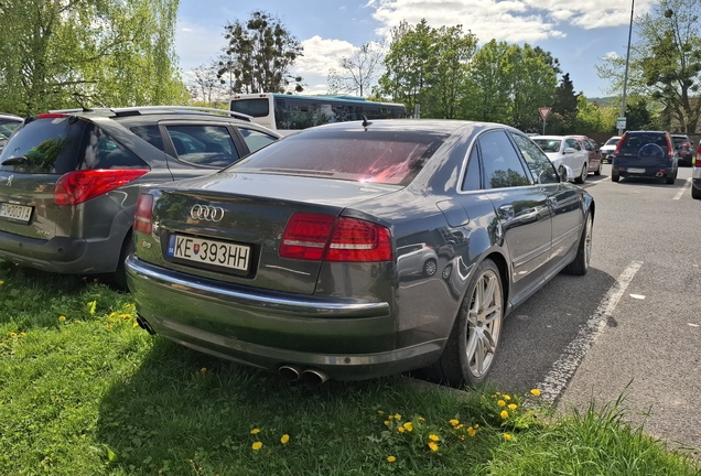 Audi S8 D3