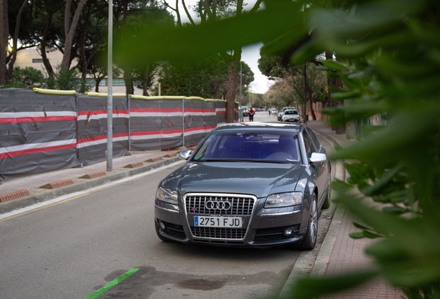 Audi S8 D3