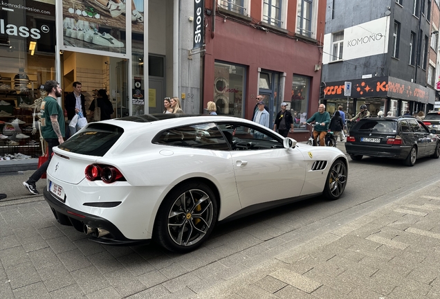 Ferrari GTC4Lusso T