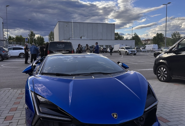 Lamborghini Revuelto
