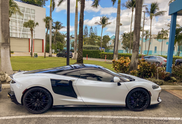 McLaren GT