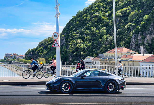 Porsche 992 Carrera 4 GTS