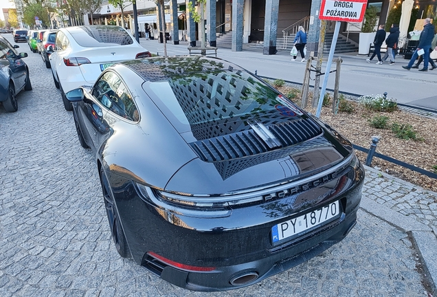 Porsche 992 Carrera 4 GTS