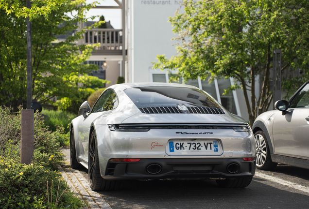 Porsche 992 Carrera 4 GTS