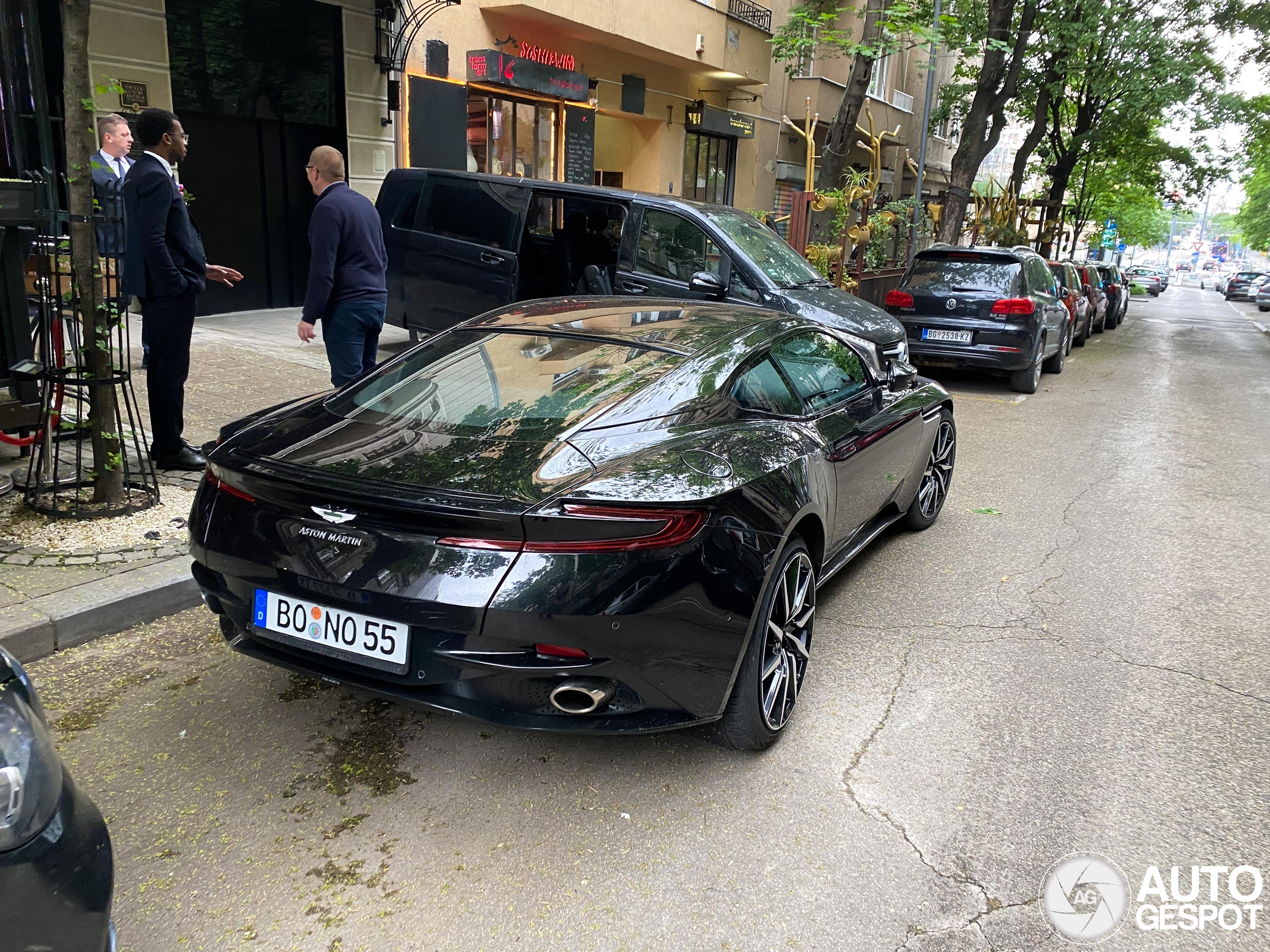 Aston Martin DB11 V8