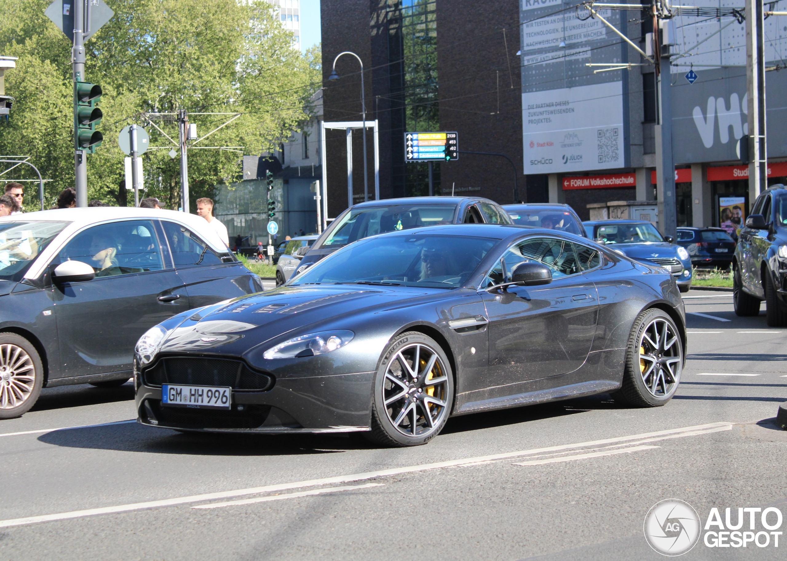 Aston Martin V12 Vantage S