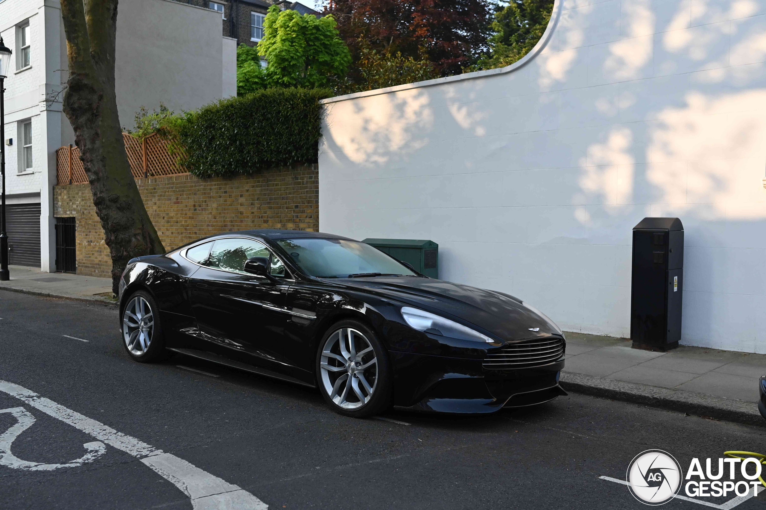 Aston Martin Vanquish 2013