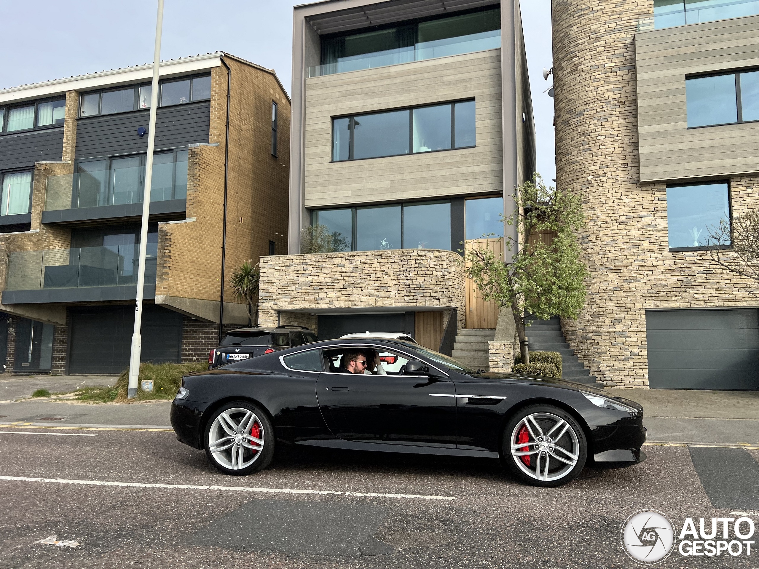 Aston Martin Virage 2011