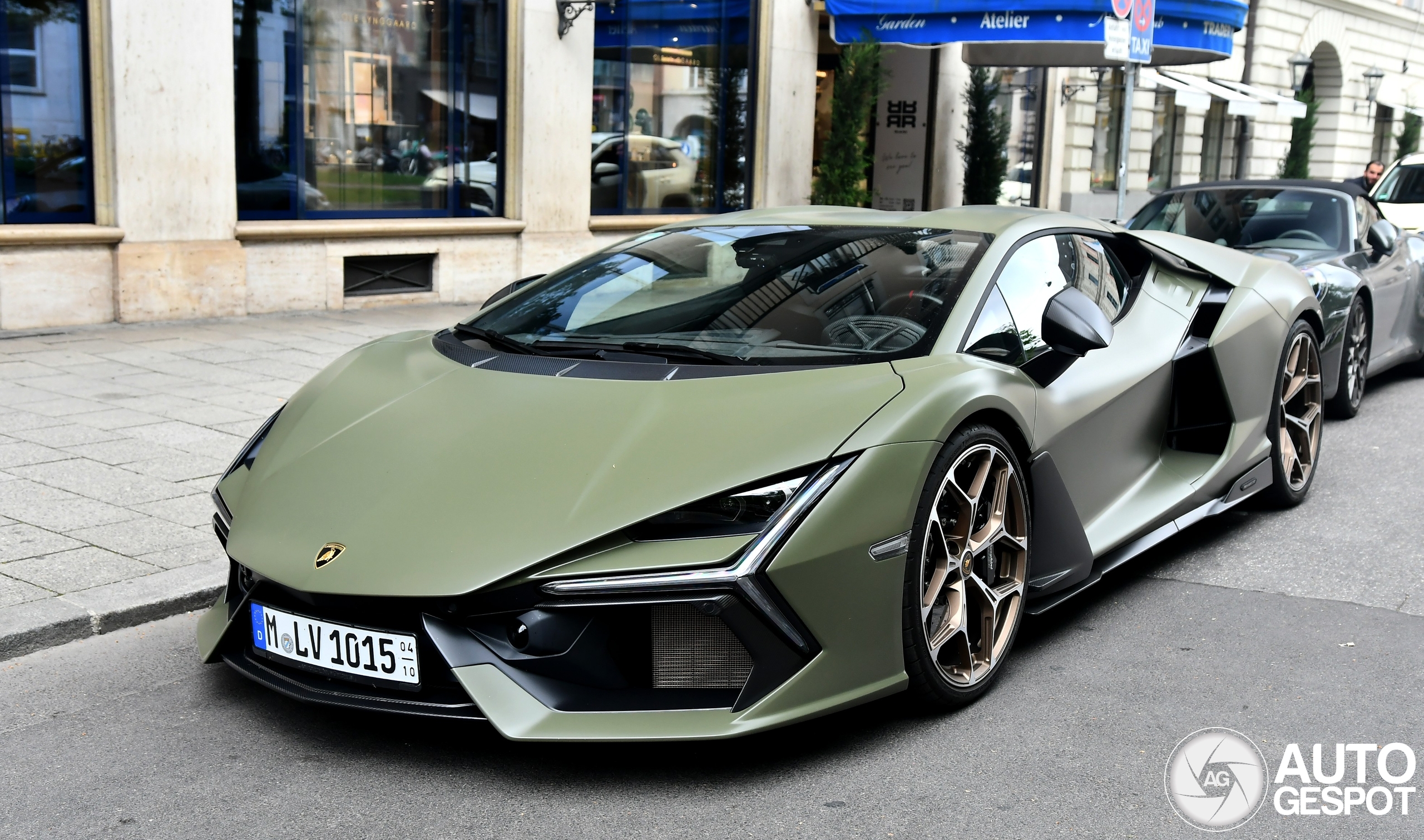 Lamborghini Revuelto