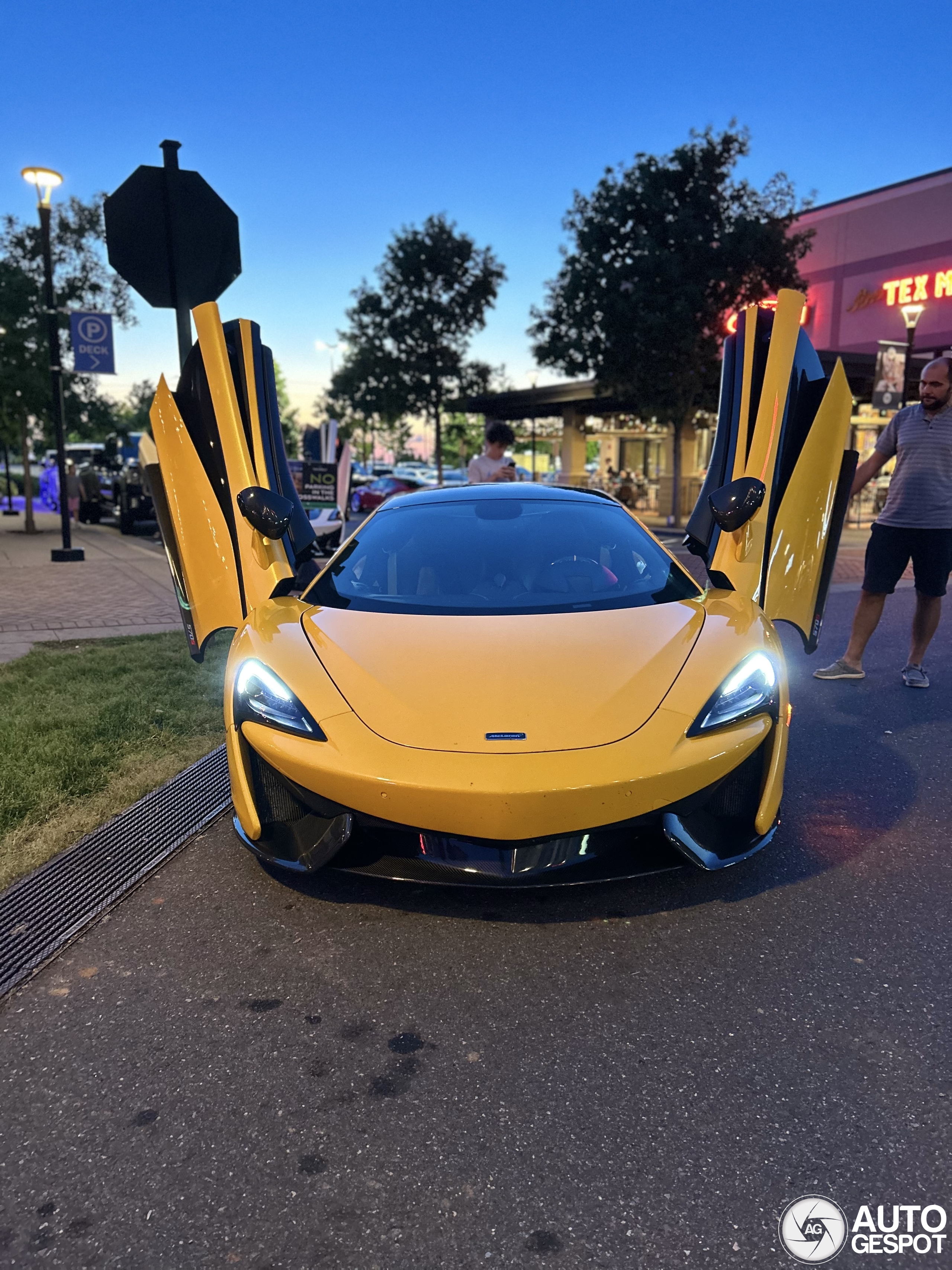 McLaren 570S