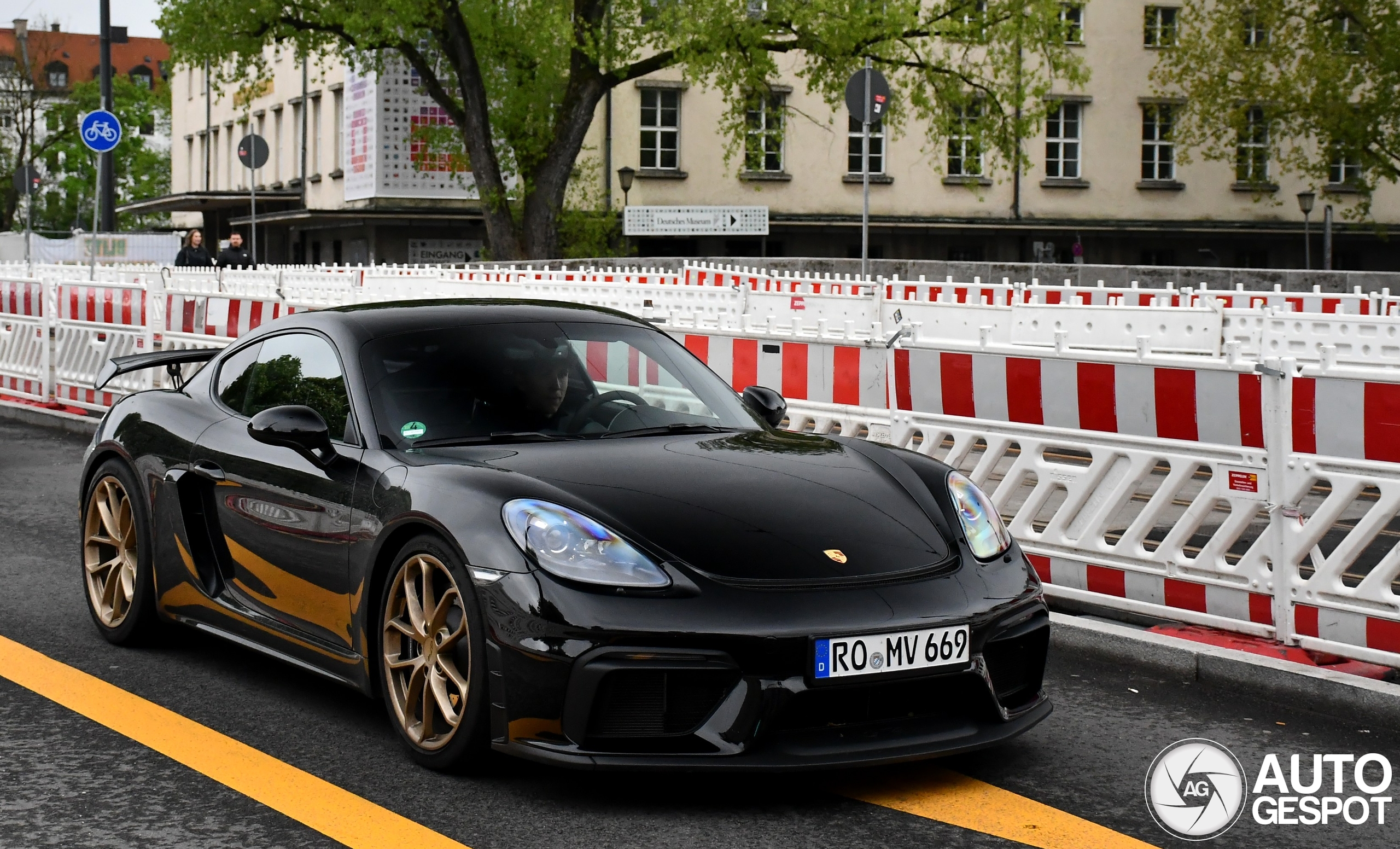 Porsche 718 Cayman GT4