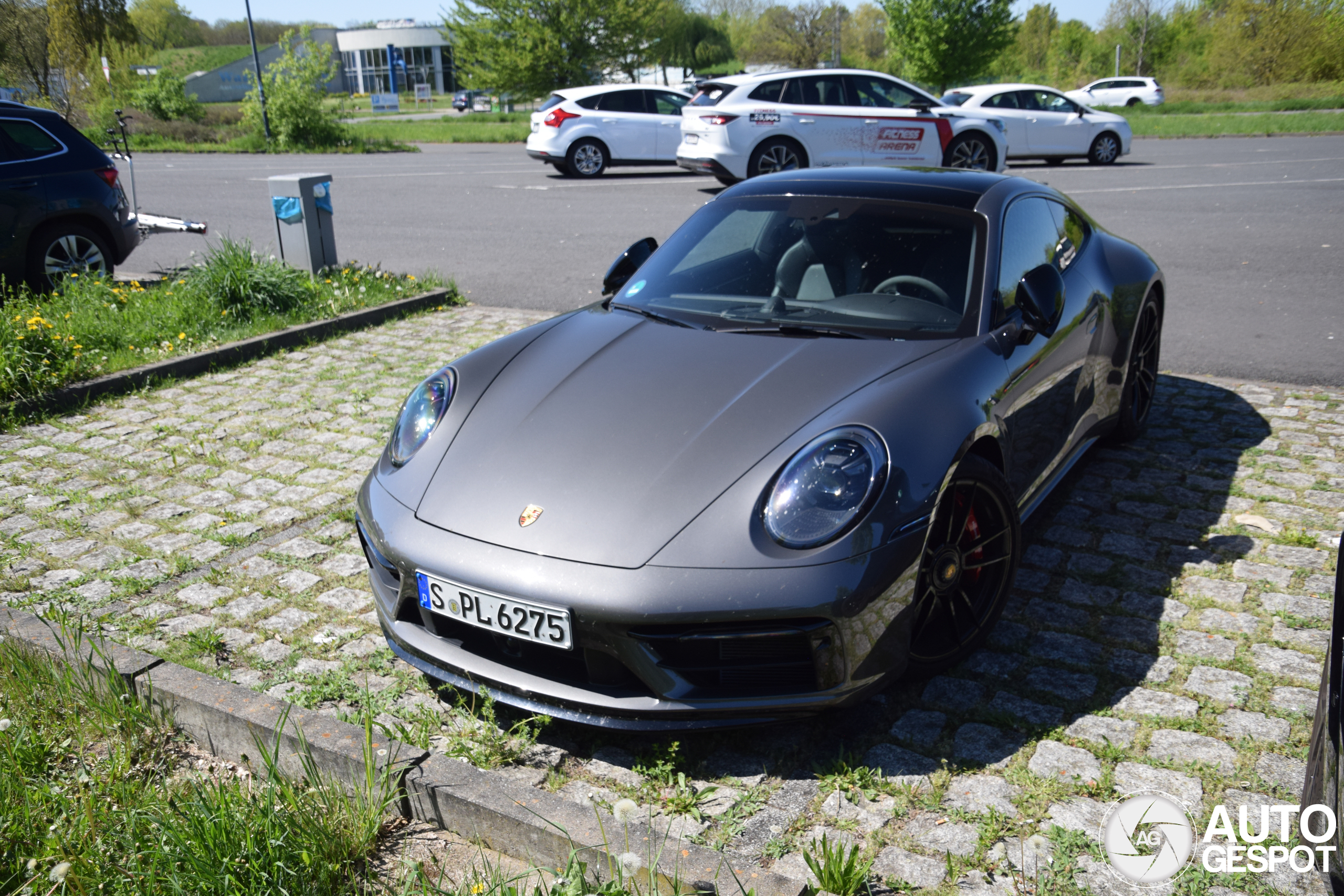 Porsche 992 Carrera 4 GTS