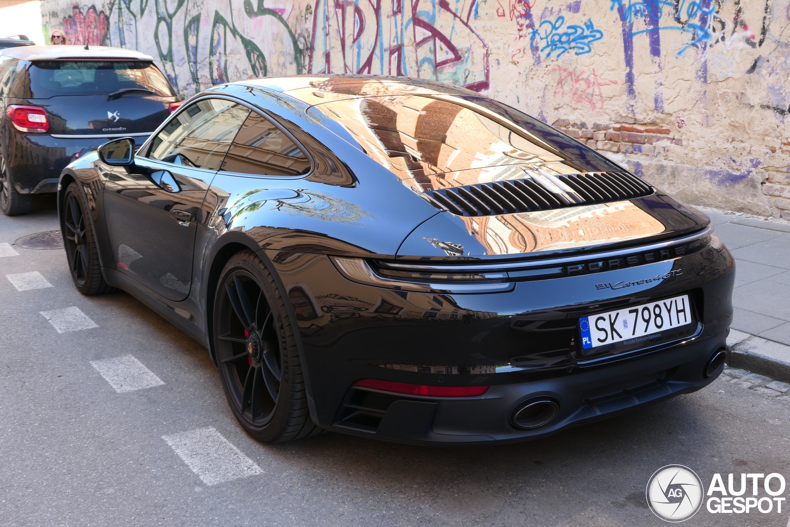 Porsche 992 Carrera 4 GTS