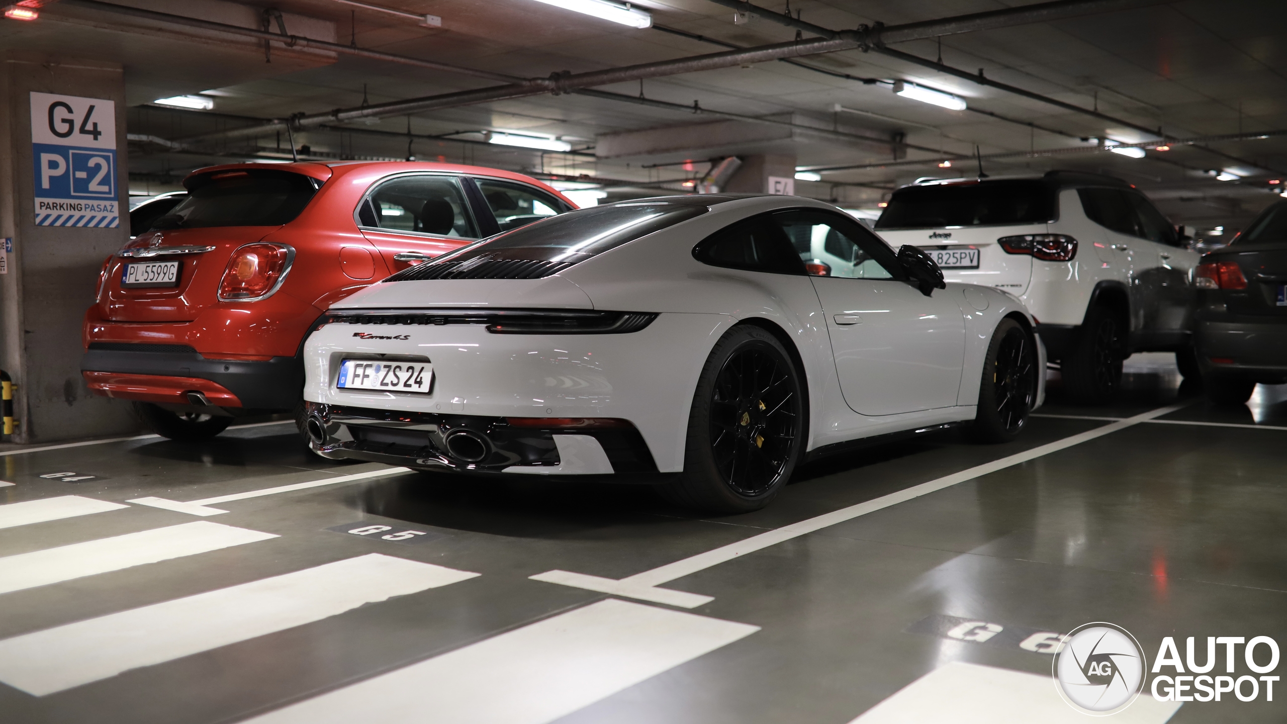 Porsche 992 Carrera 4S