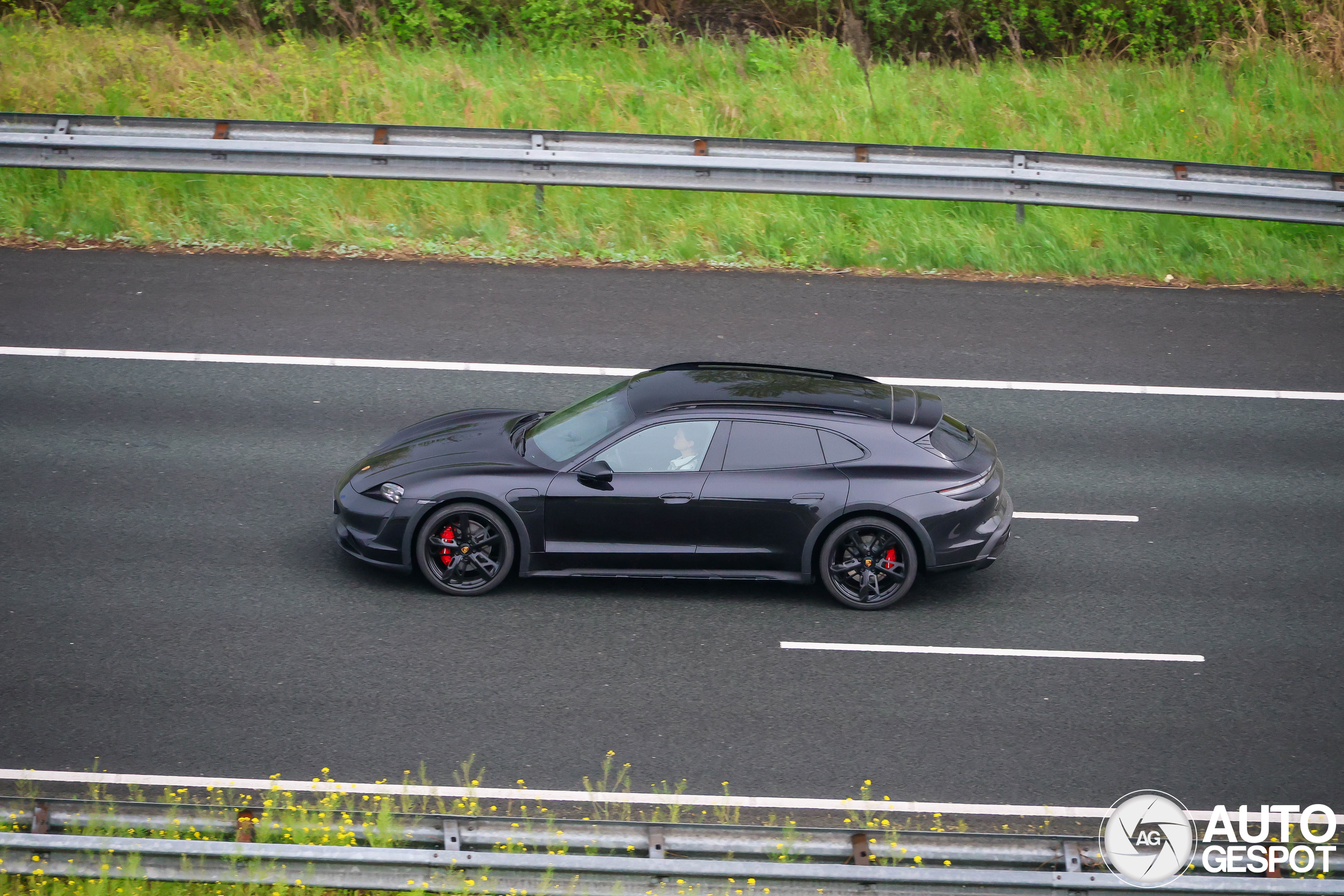 Porsche Taycan Turbo Cross Turismo