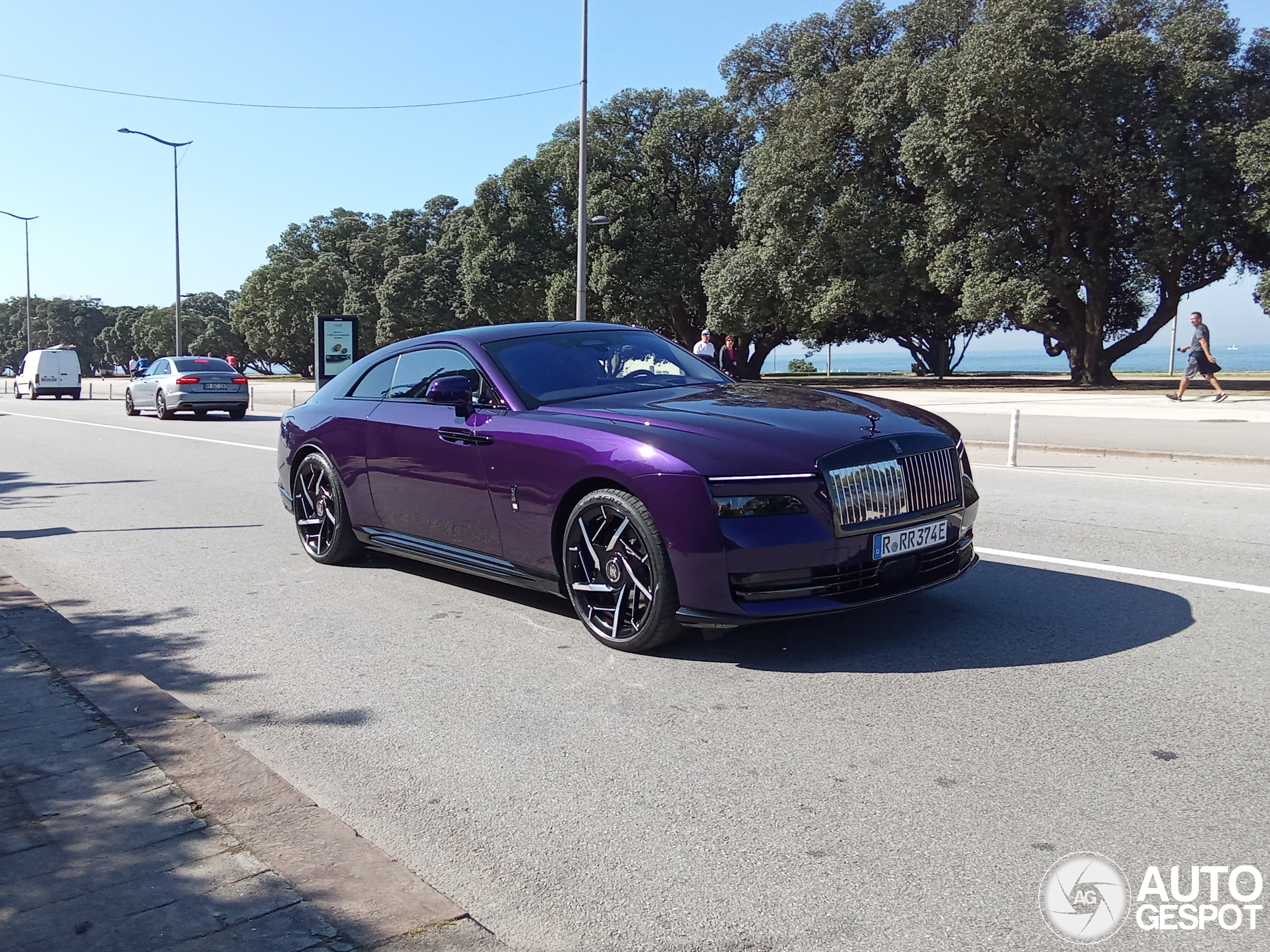 Meer sportiviteit voor de Rolls-Royce Spectre met Black Badge