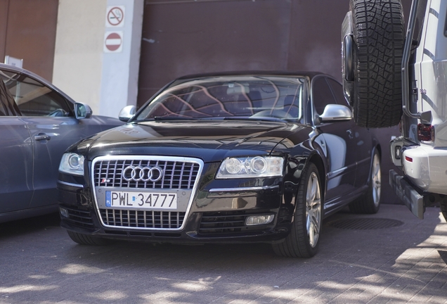 Audi S8 D3