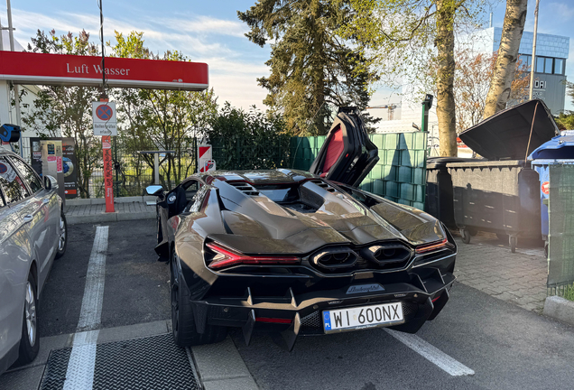 Lamborghini Revuelto