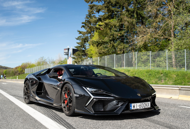 Lamborghini Revuelto